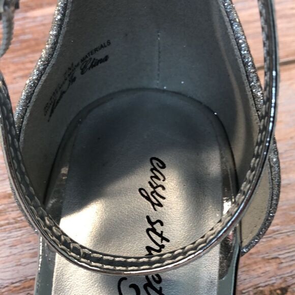 EASY STREET Tarrah Silver Glitter Sandals - Picture 7 of 7